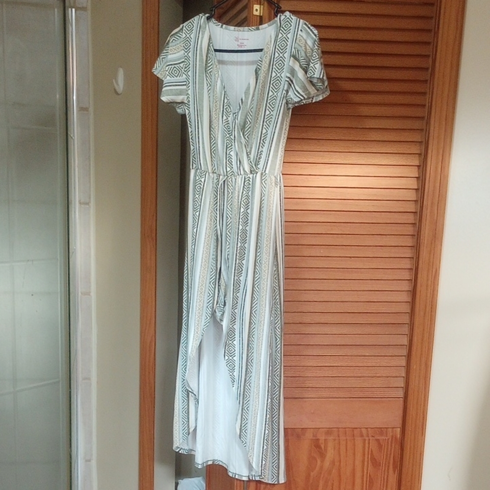 Elegant White and Green Patterned Maxi Dress